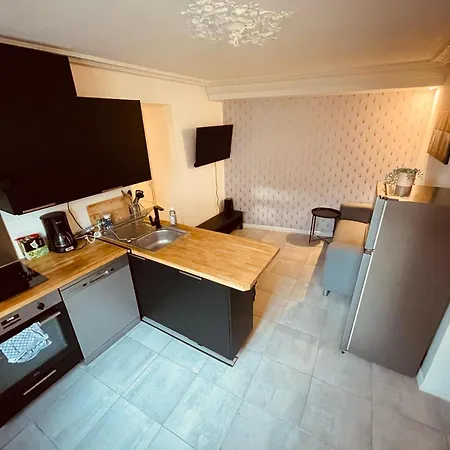 Nuit Sous Le Clocher - 374 Apartment *